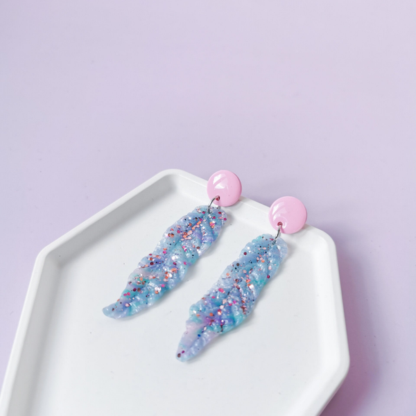 Fantasy feather oorbellen