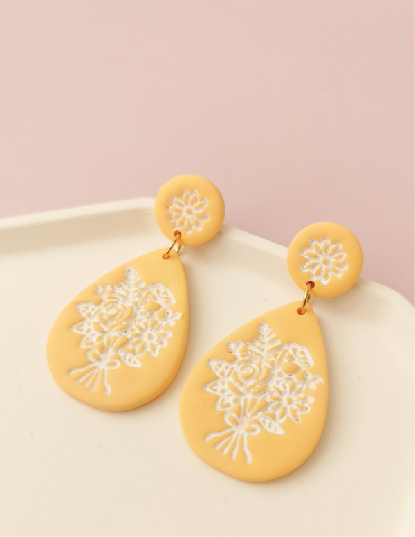 Perzik roze bloemboeket oorbellen