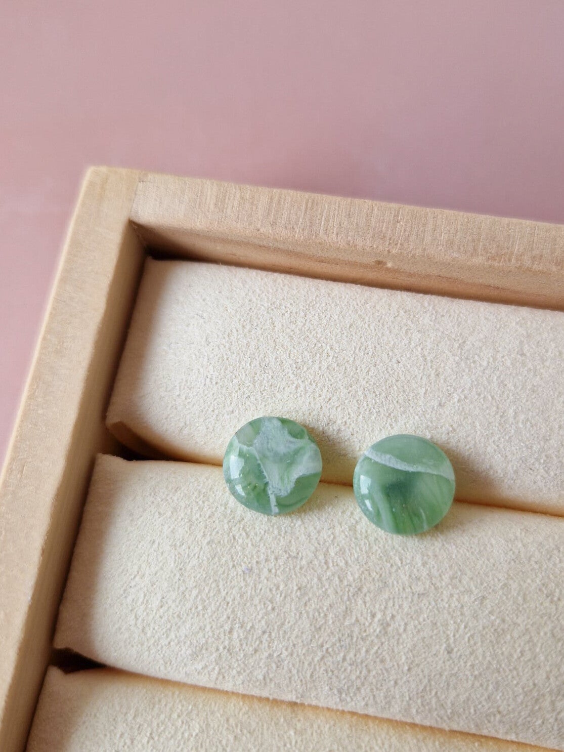Kleine ronde Jade studs