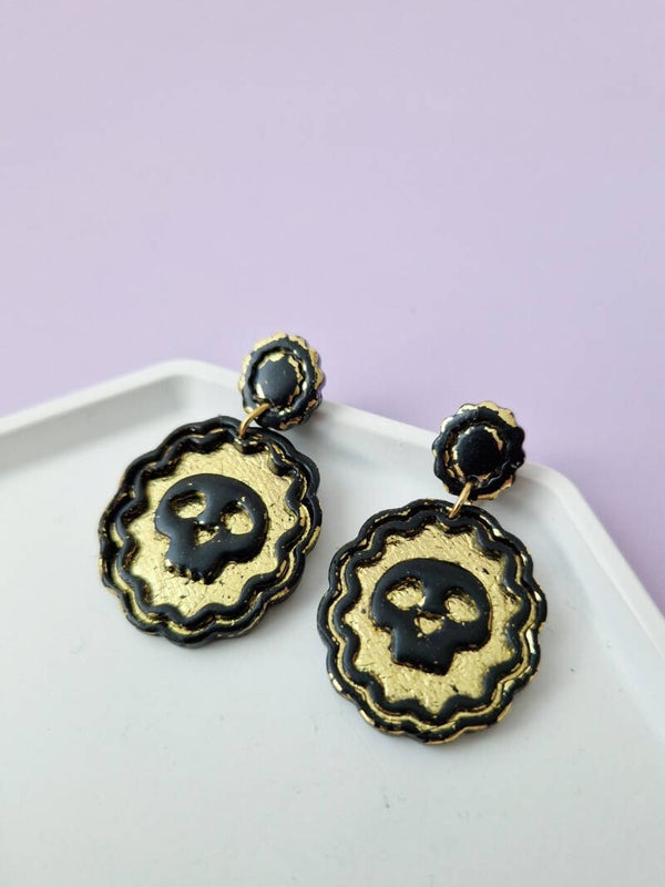 Black skull oorbellen