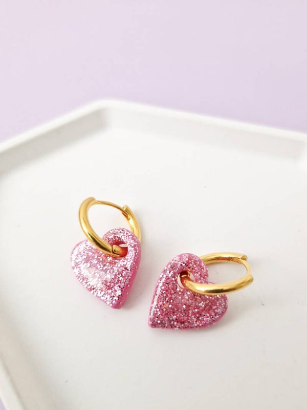 Roze glitter hartjes bedel oorbellen