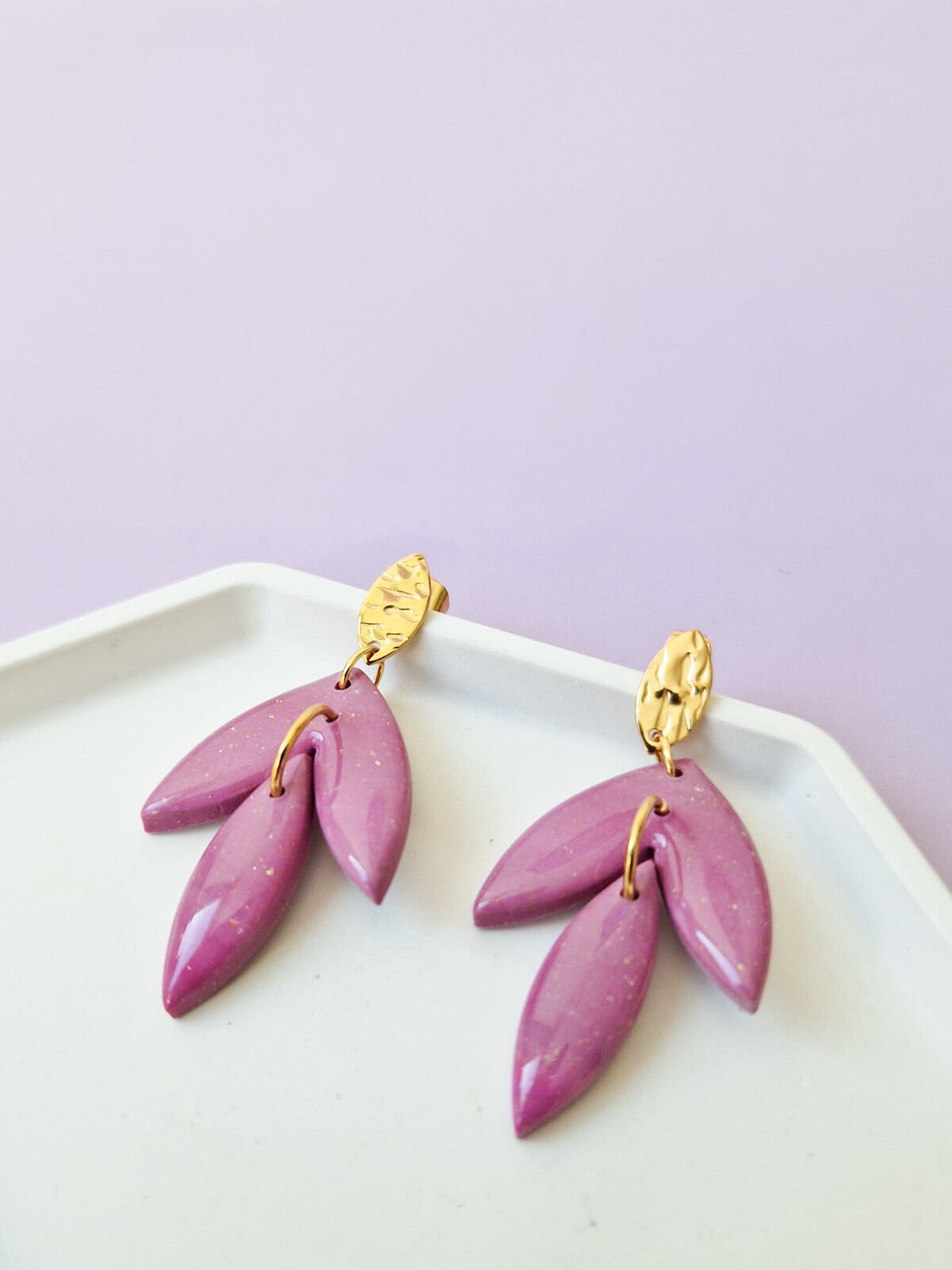 Violet blad oorbellen