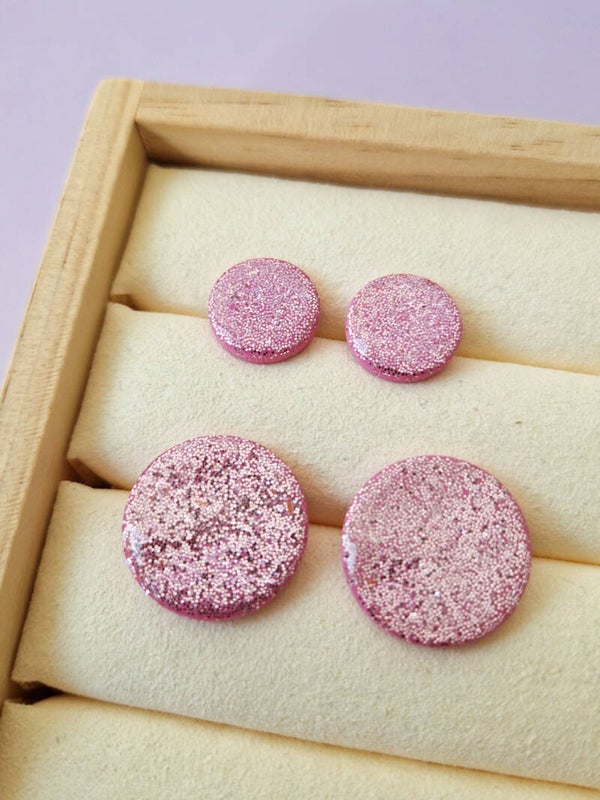 Roze glitter studs oorbellen