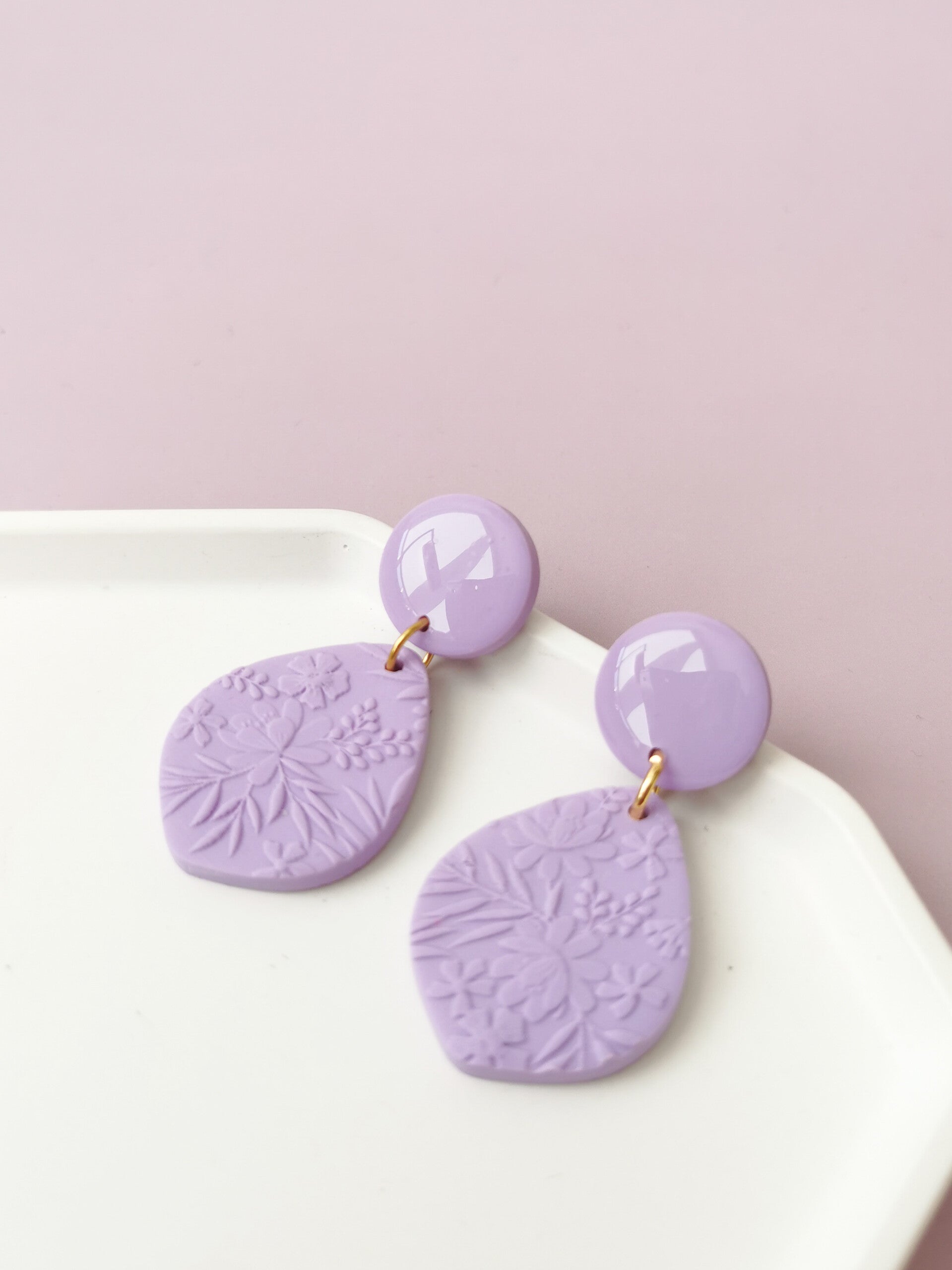 Lila bloem oorbellen