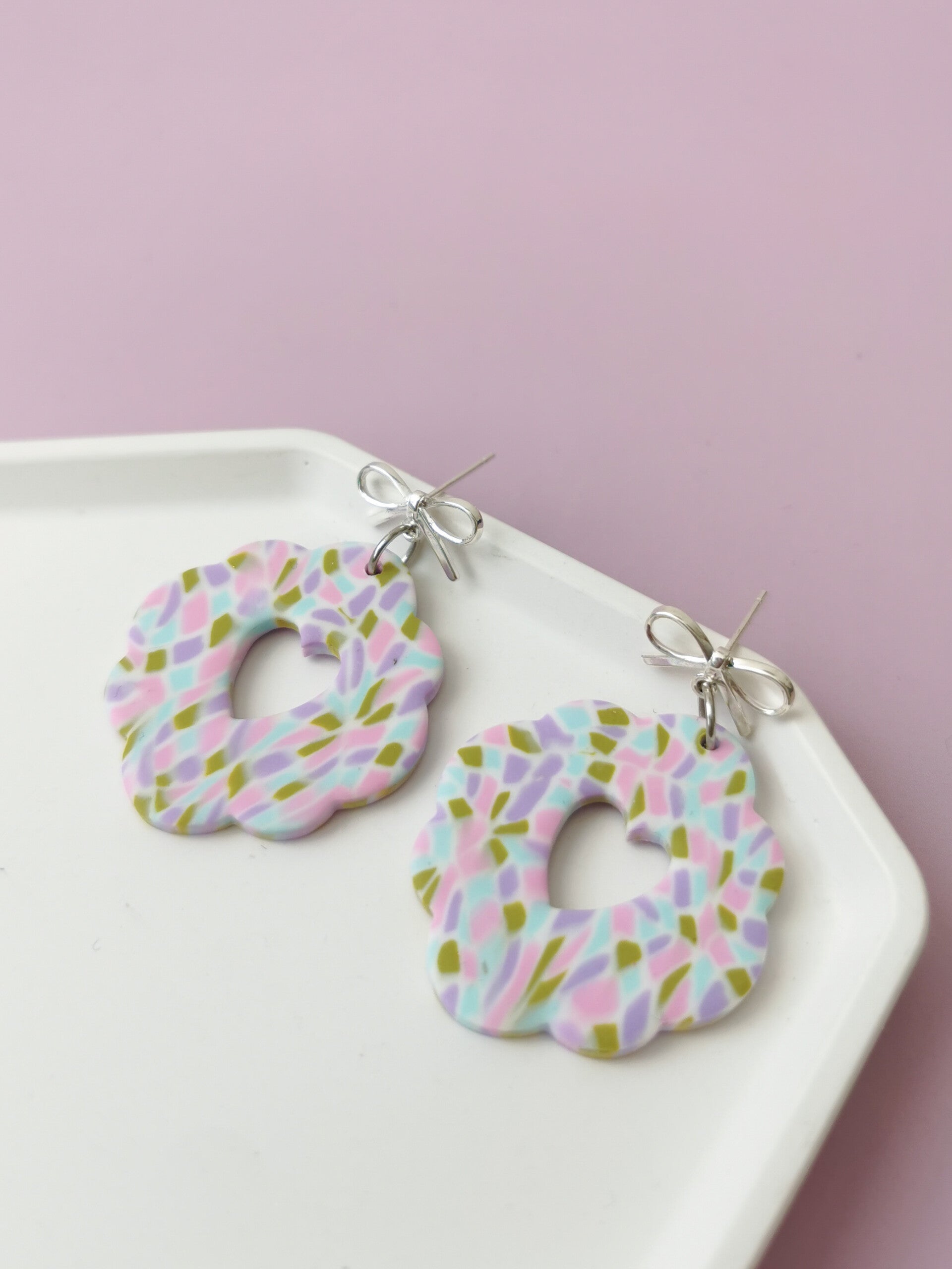 Gekleurde blokjes oorbellen