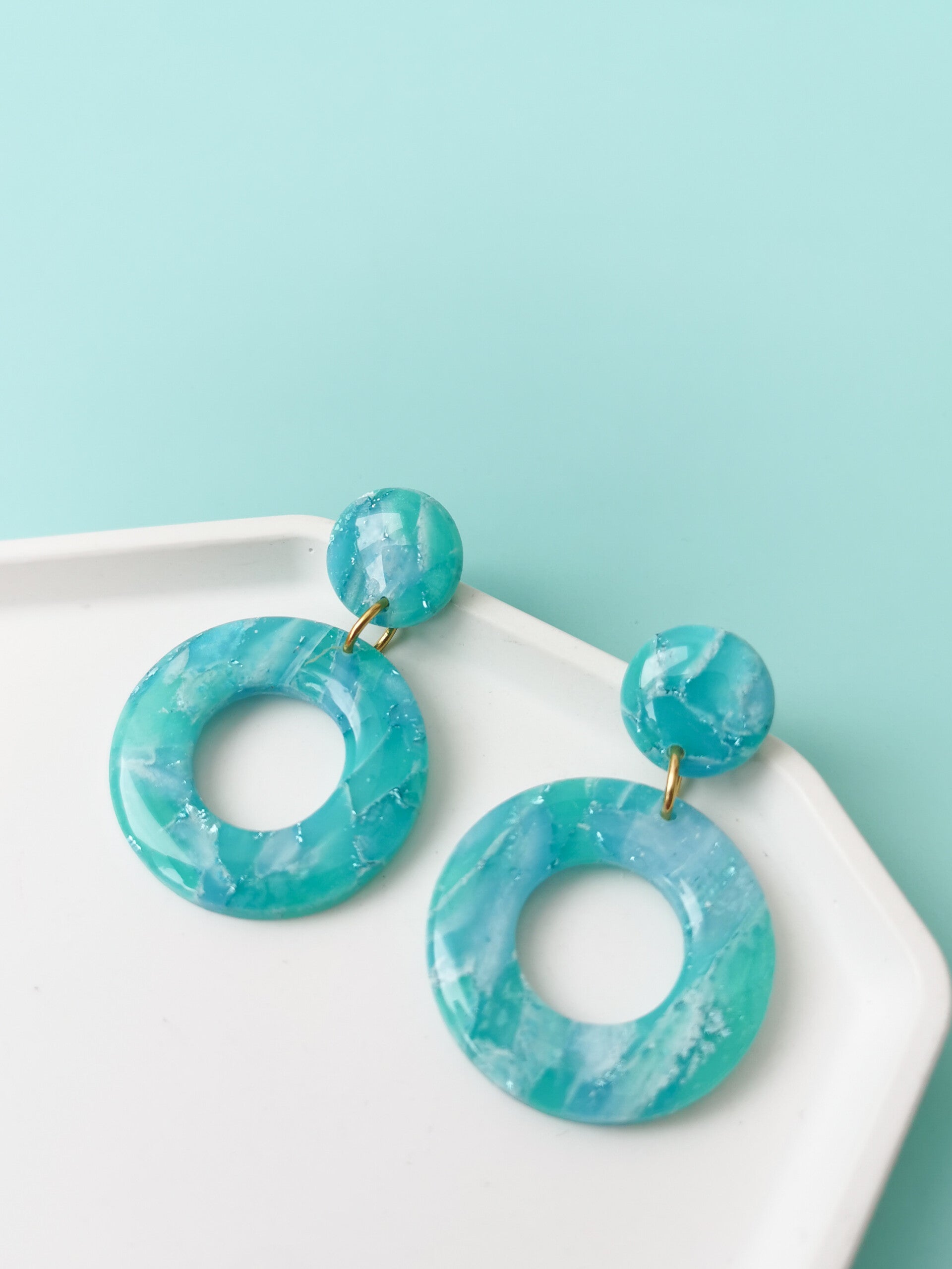 Aquablauwe ronde oorbellen