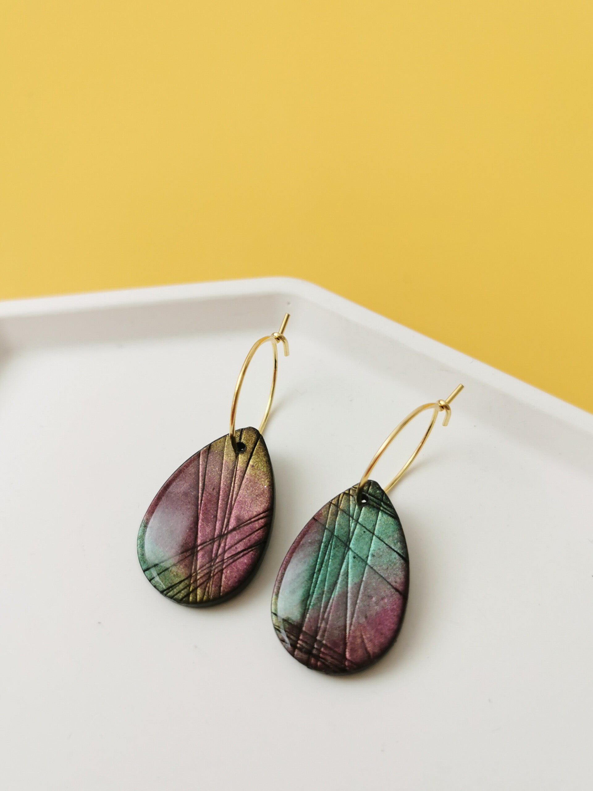 Black line druppel oorbellen