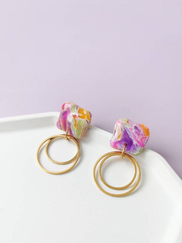 Translucent stud oorbellen