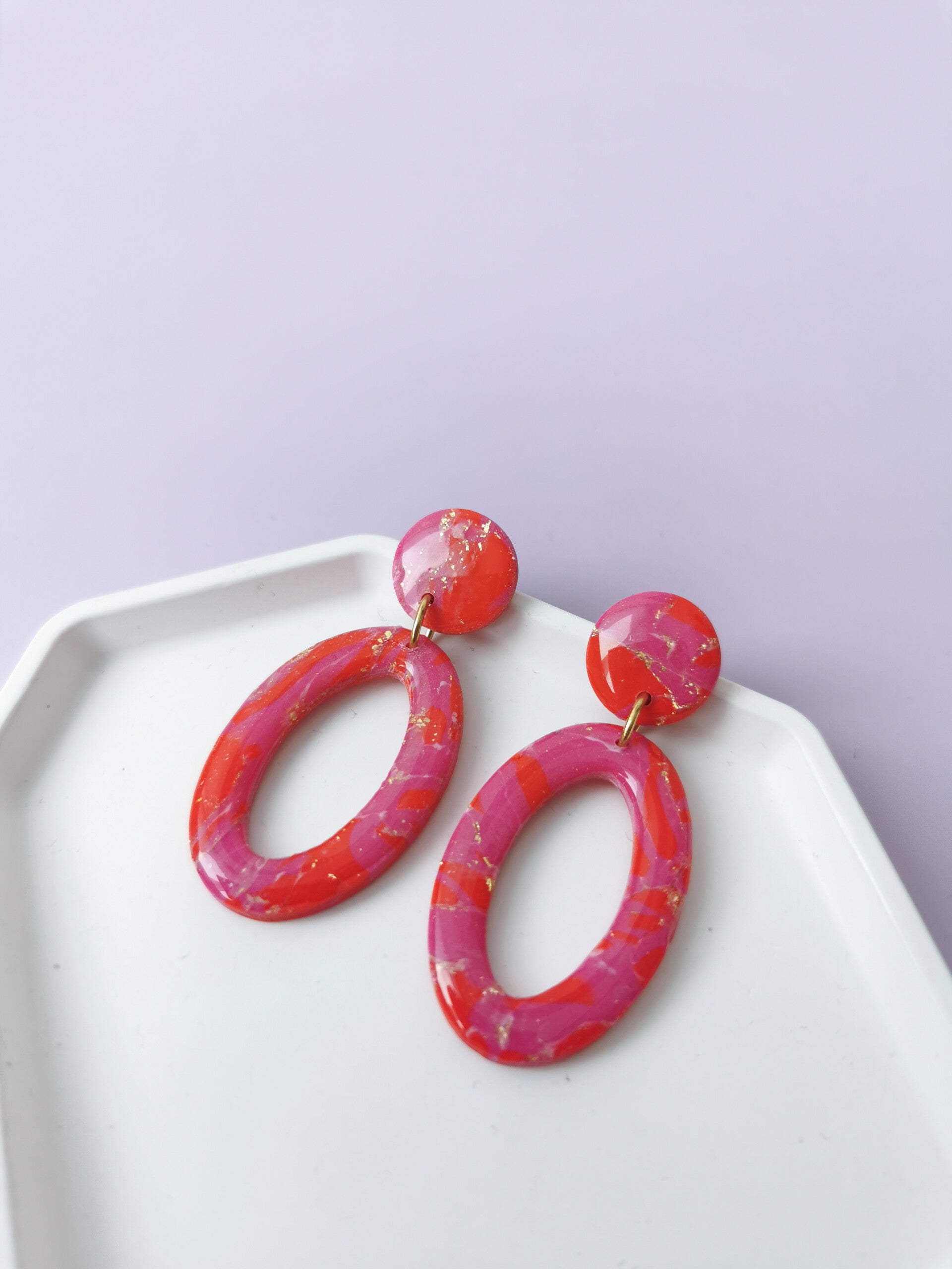 Rood/roze ovale oorbellen