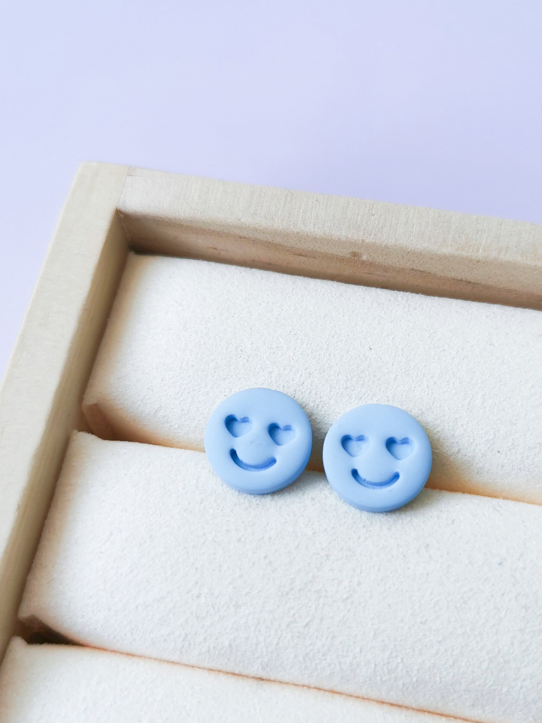 Smiley (kinder) studs