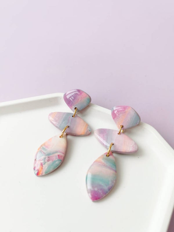 Kleurrijke pebble oorbellen