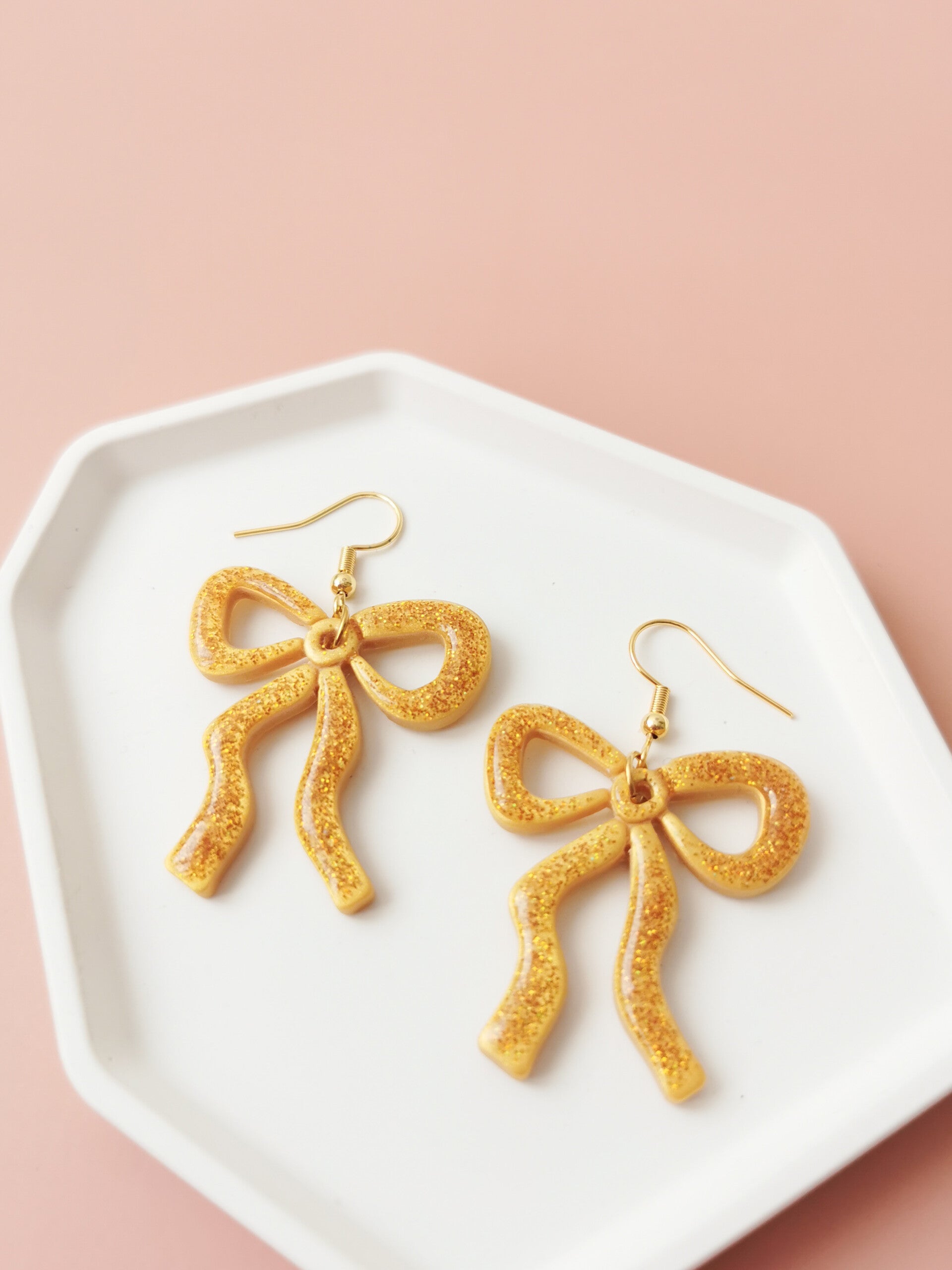Gouden glitter strik oorbellen