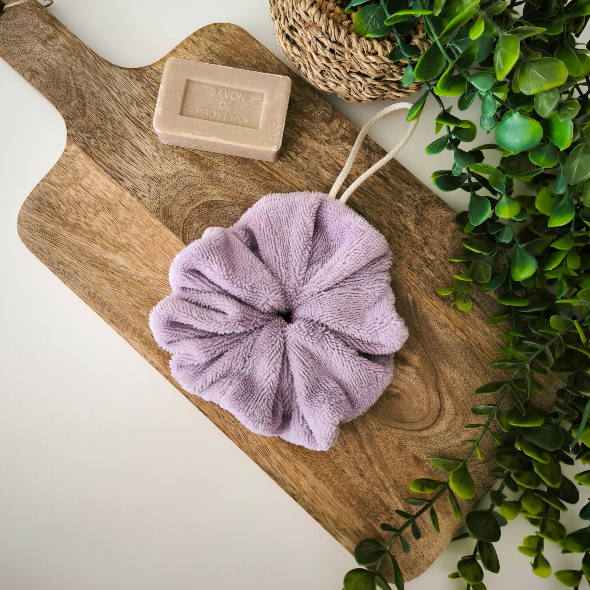 Fleur de douche mauve