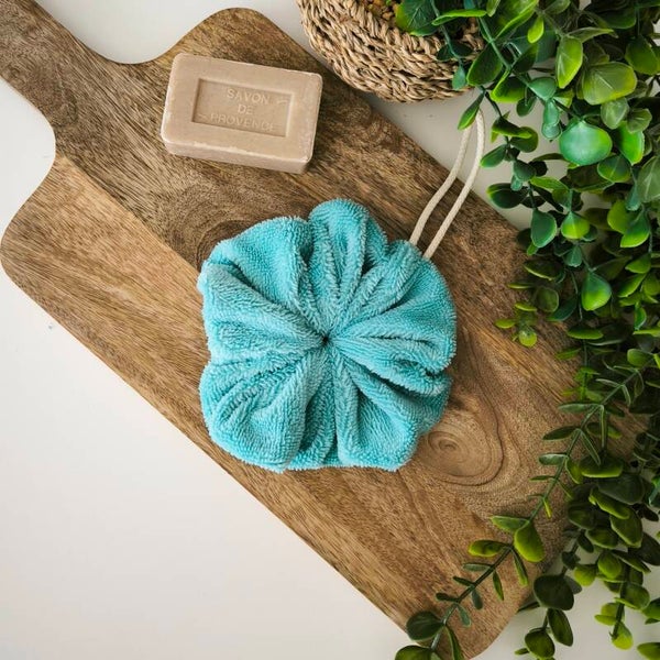 Fleur de douche bleu lagon