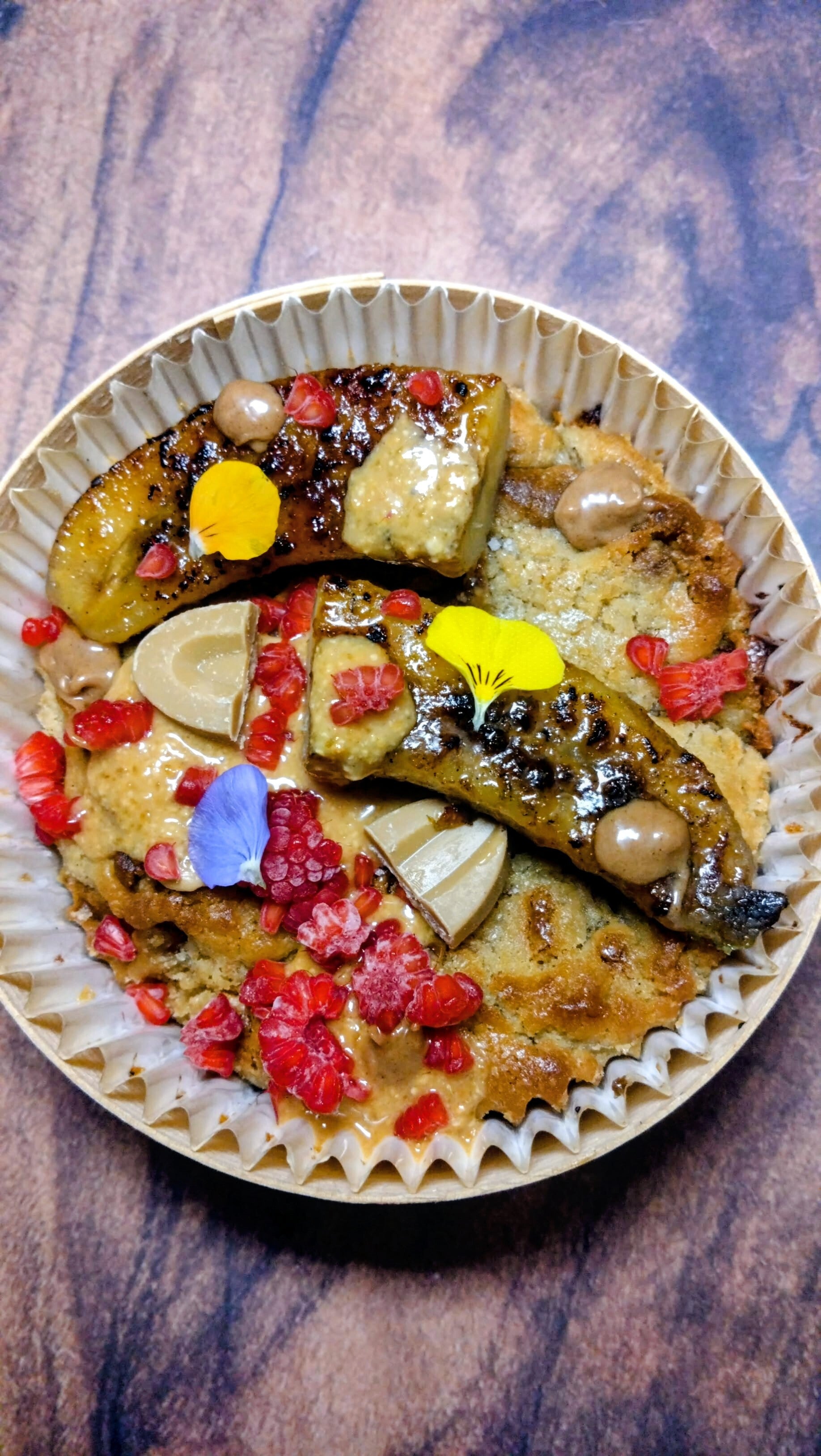 Cookie Saint-Valentin – Dulcey, banane caramélisée & praliné cacahuète