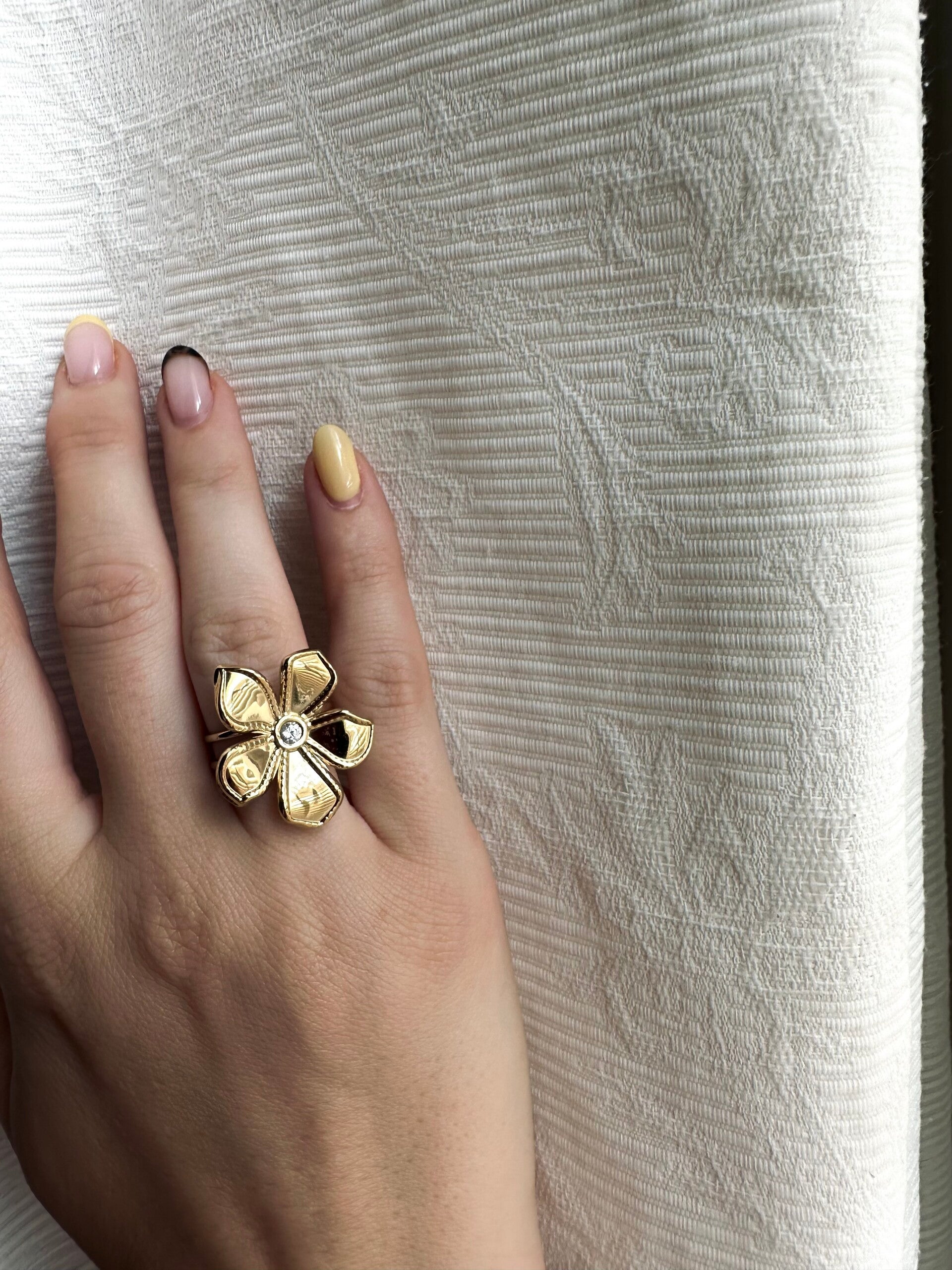 Ring diamond flower
