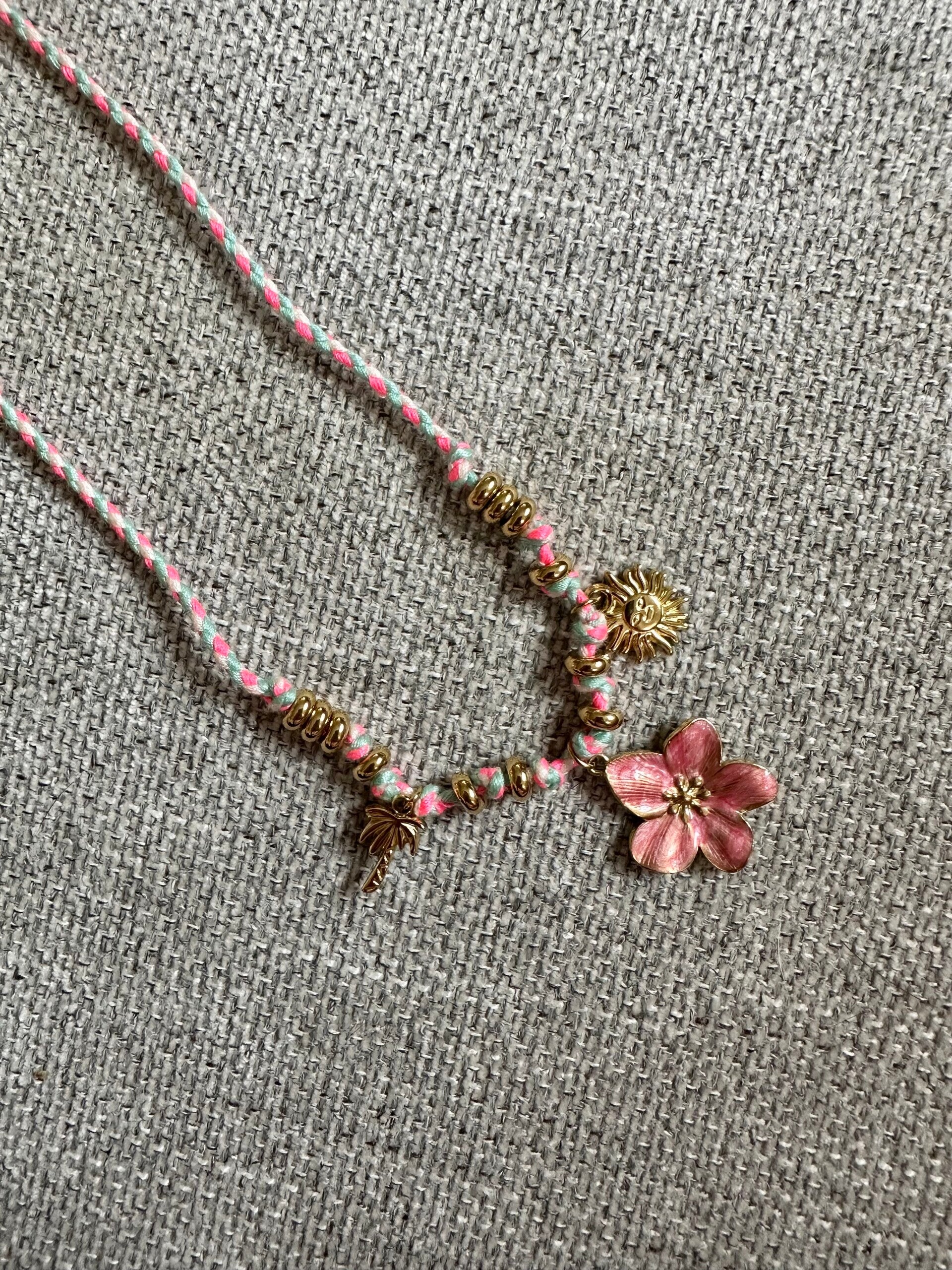 Ketting pink flower