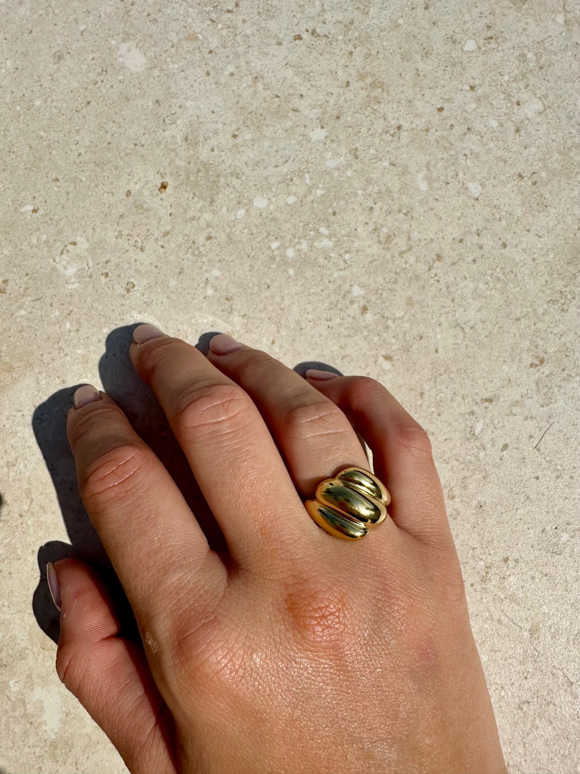Croissant ring
