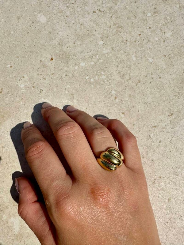 Croissant ring