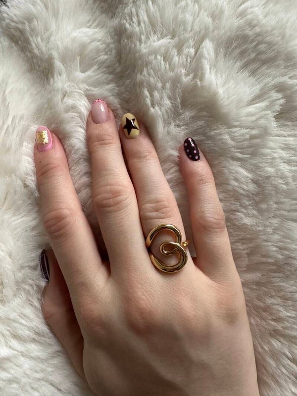 Swirl heart ring