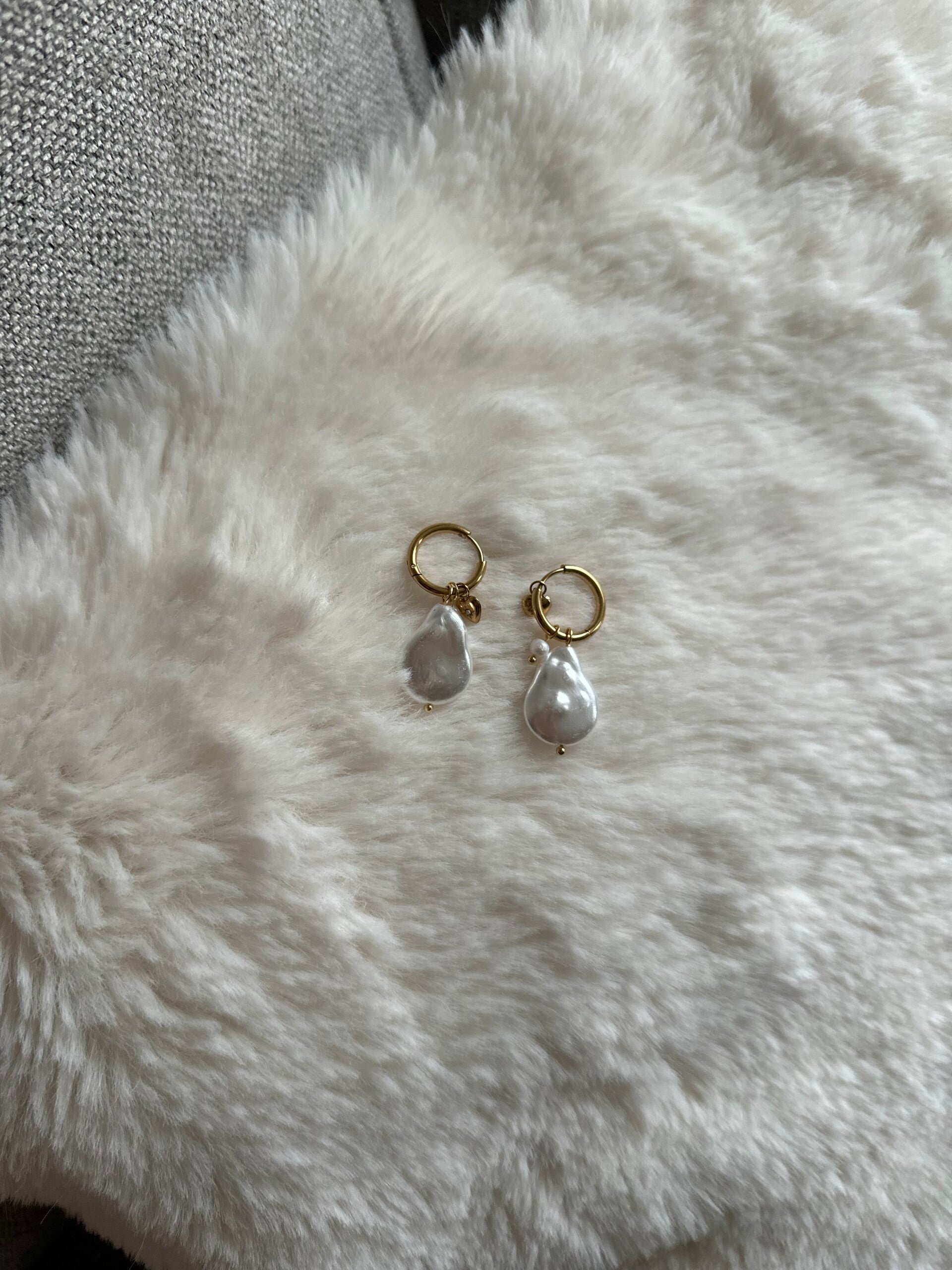 Shiny pearl oorbellen