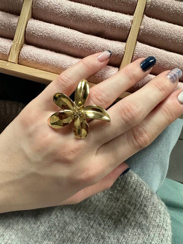 Ring floral girl