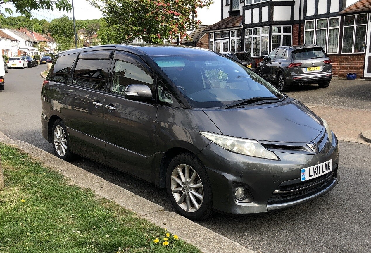 Toyota ESTIMA ー Grey  (2011)