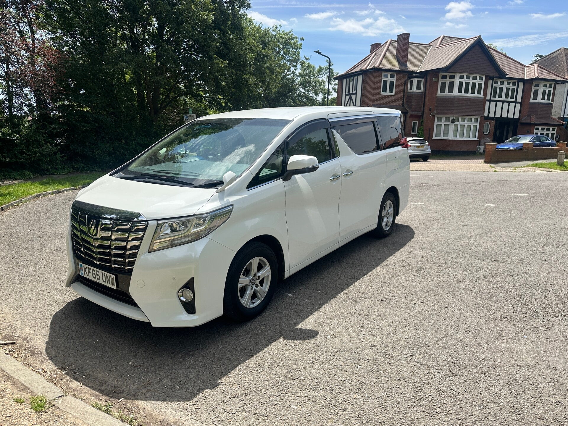 TOYOTA ALPHARD 2.5X – White (2015)
