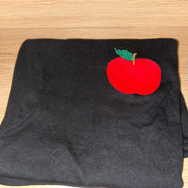 T-shirt brodé motif pomme