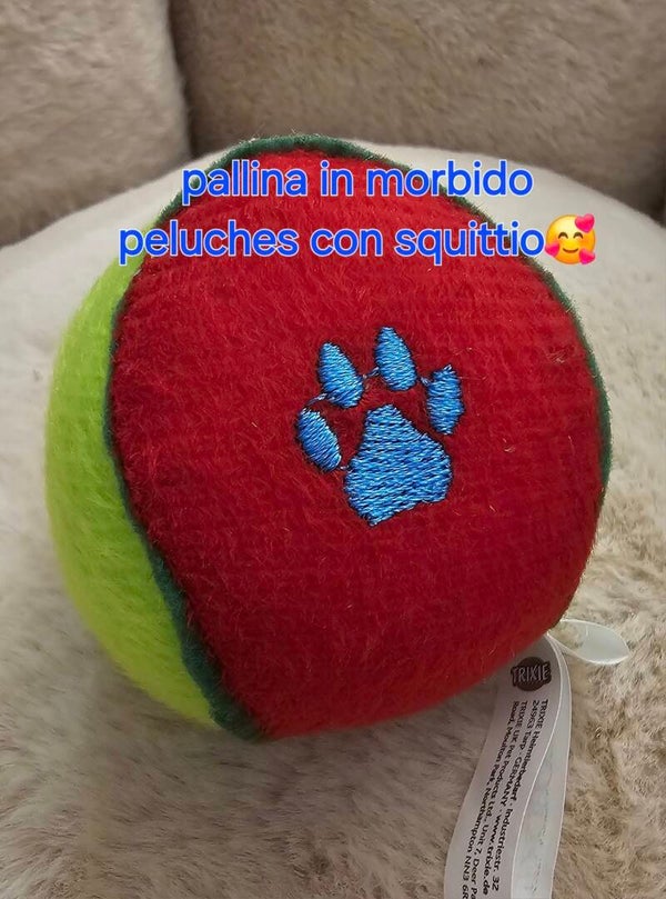 Pallina in peluches con squittio