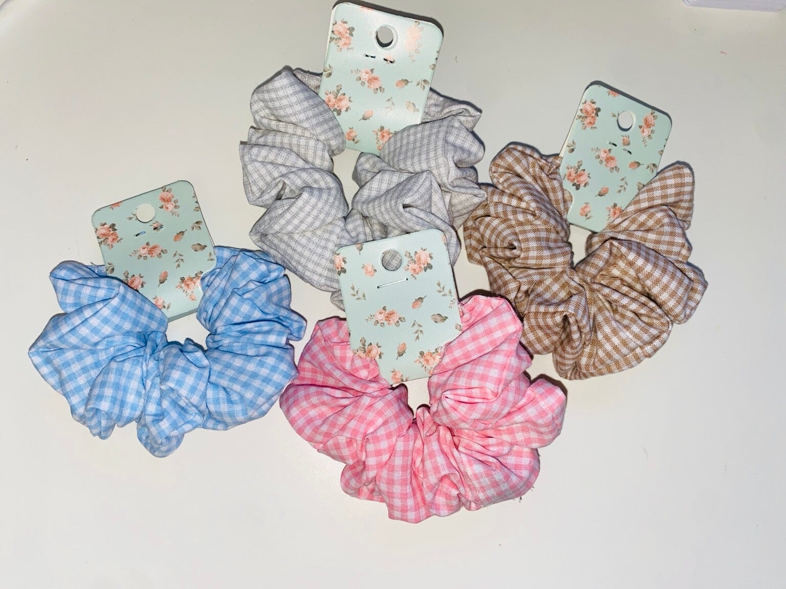 Handgemaakte scrunchies – zachte & trendy haaraccessoires 💕