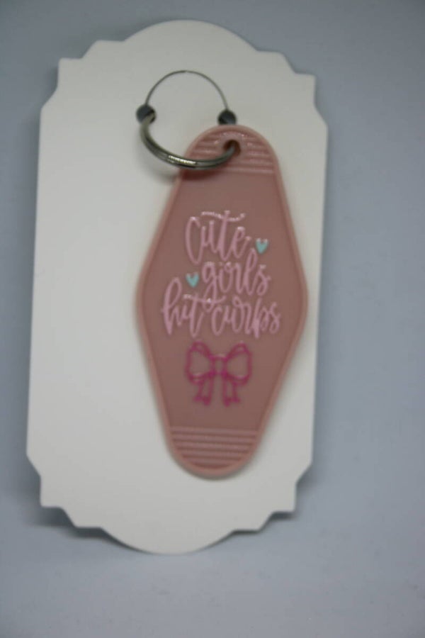 Retro Motel Keychain – Vintage Sleutelhanger met tekst DTF-print