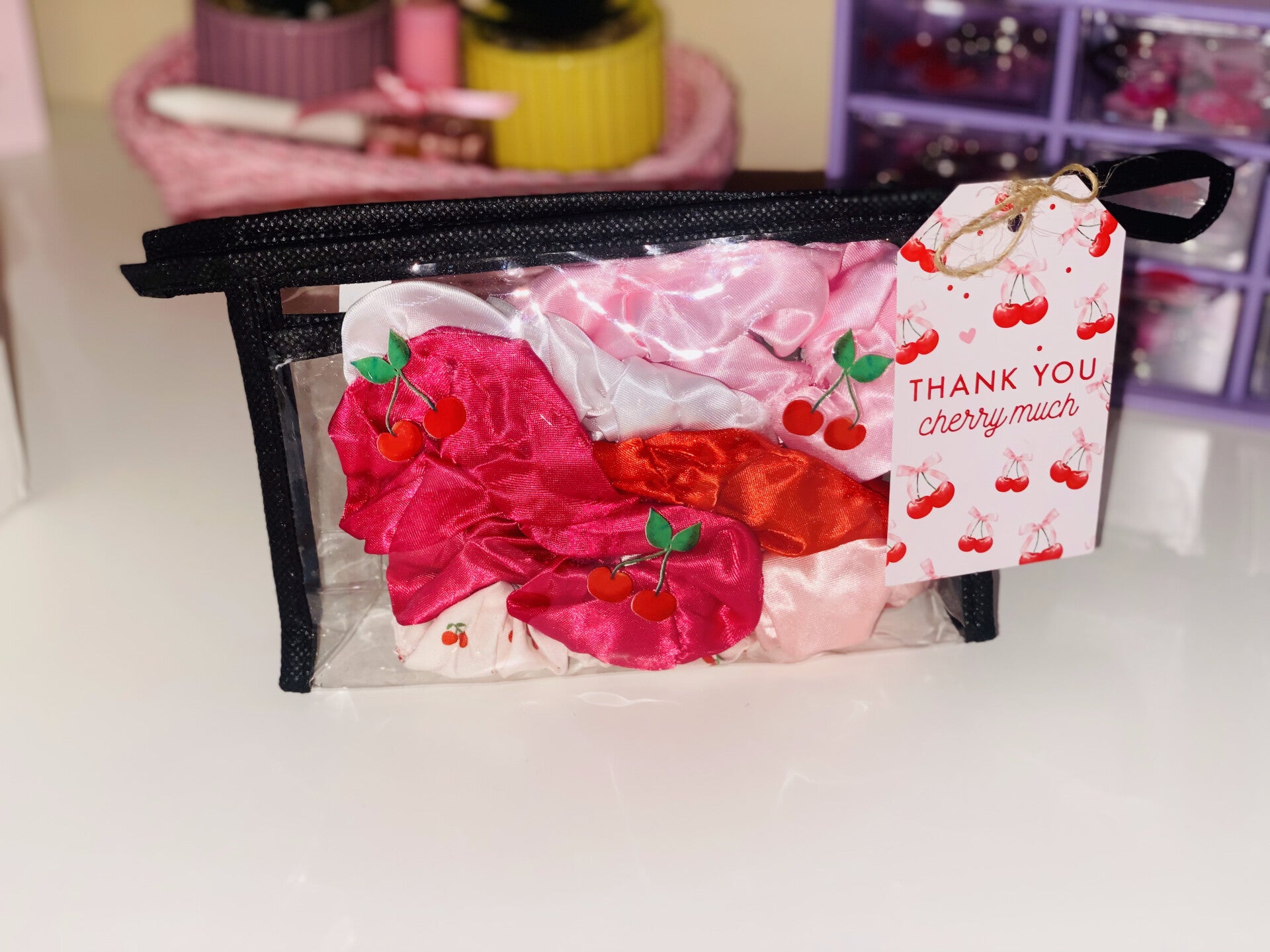 Cherry scrunchie set (6 stuks + tasje) 🍒✨
