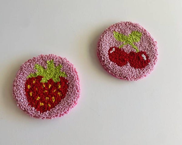 Punch Needle Fruit Set 🍓🍒 | Handgemaakte Onderzetters (2 stuks)