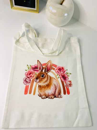 Tote Bag – Bunny & Regenboog – Zachtroze Design – Herbruikbare Katoenen Tas – Schattige Print – 38x42 cm