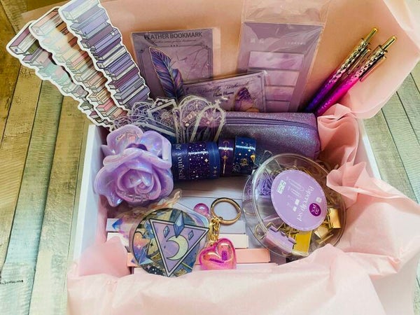 💜 Purple Bookish Mystery Box – De perfecte verrassing voor iedere boekenliefhebber!