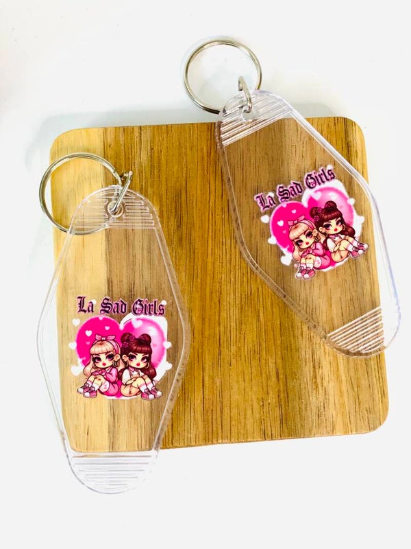 Retro Motel Keychain – Vintage Sleutelhanger met DTF-print