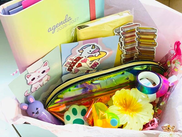 Happy Reader Box – Colorful Bookish Gift Set 🌸📚