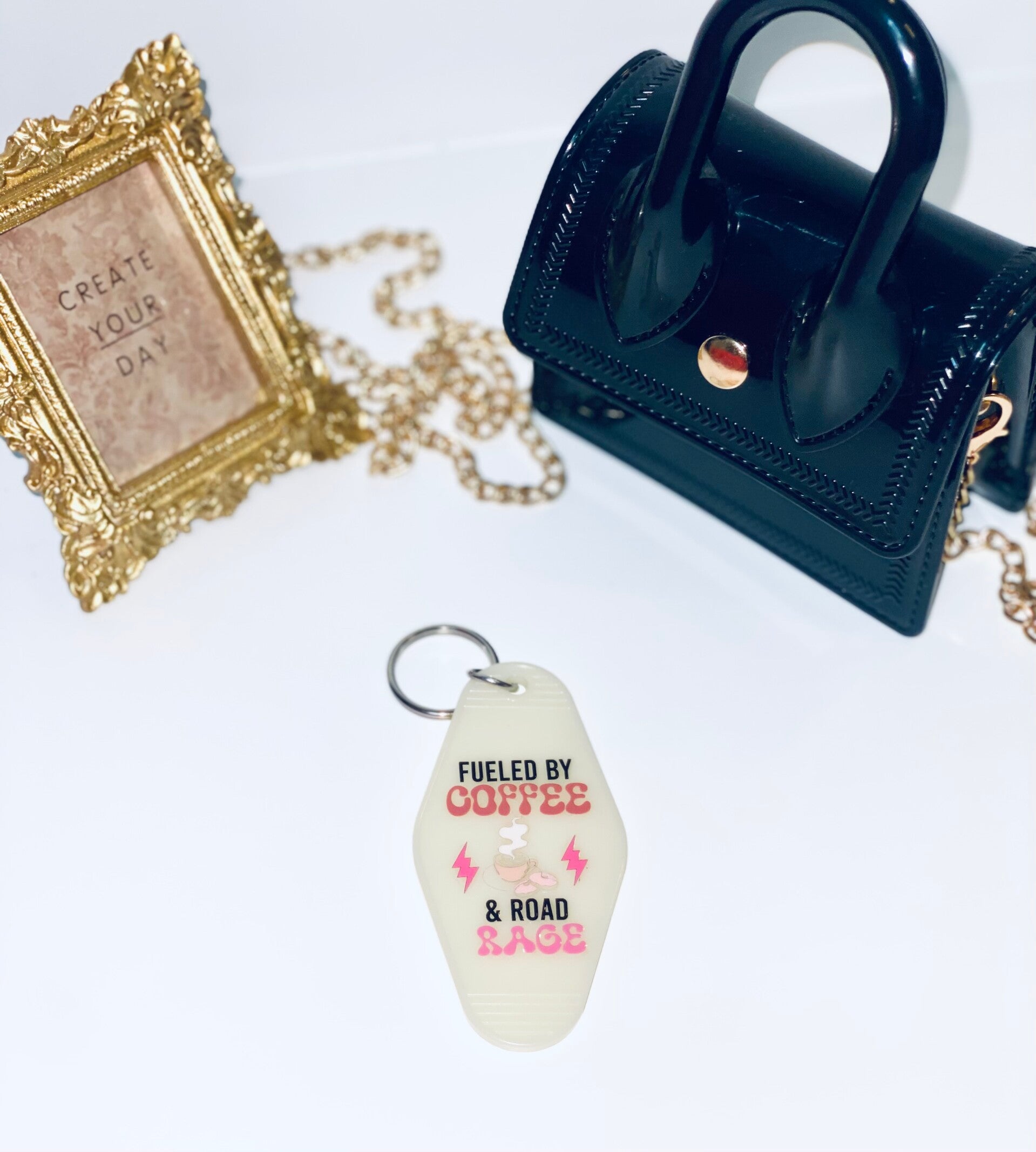 Retro Motel Keychain – Vintage Sleutelhanger met tekst DTF-print