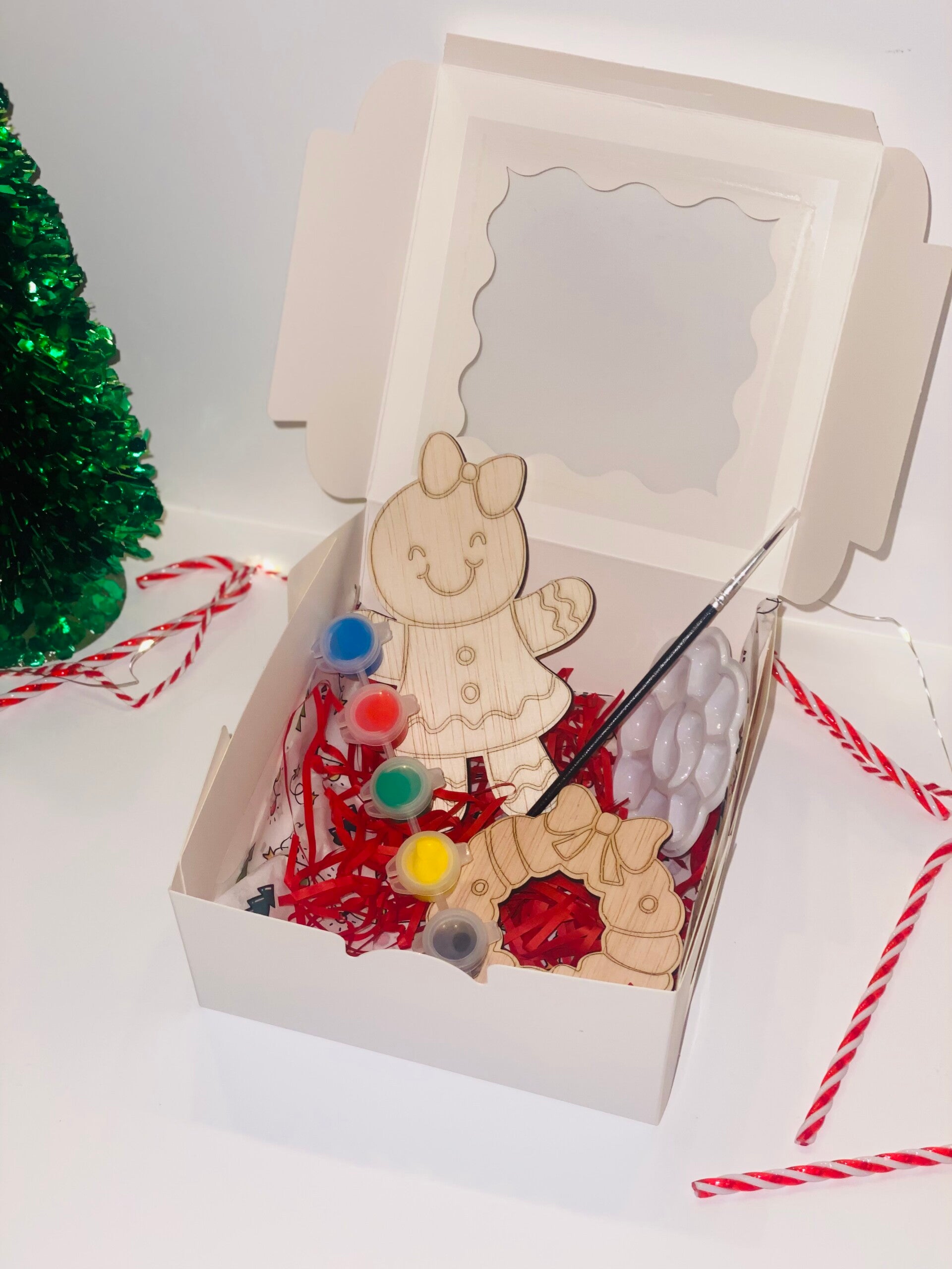 Houten Kerstornament Knutselset – Inclusief Verf & Kwast – DIY Christmas Craft Kit voor Kinderen – Gingerbread & Wreath – Creatief Cadeau – Crafted Creations