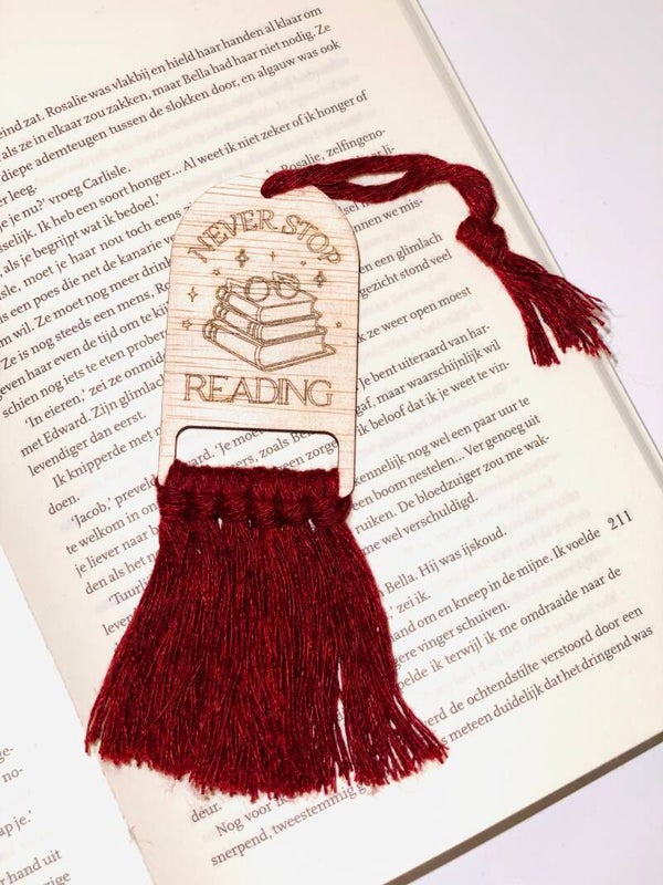 Tijdloze Houten Bladwijzer met Macramé Koord