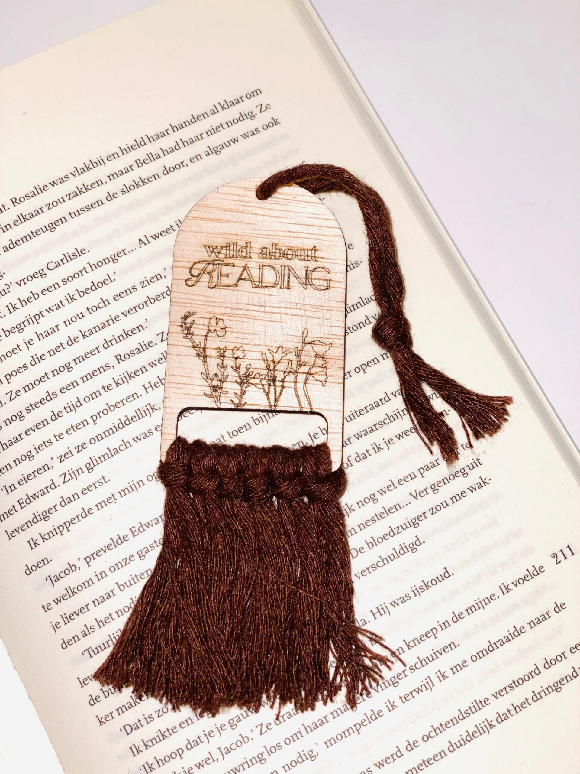 Handgemaakte Houten Bladwijzer met Macramé Touw | Crafted Creations