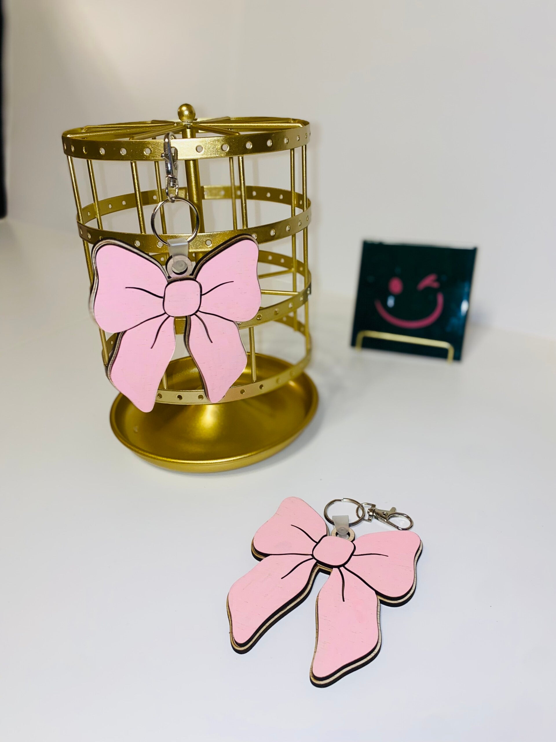 🎀 Handgemaakte Roze Strik Sleutelhanger | Hout Gelaserd & Handgeverfd | Uniek Cadeau