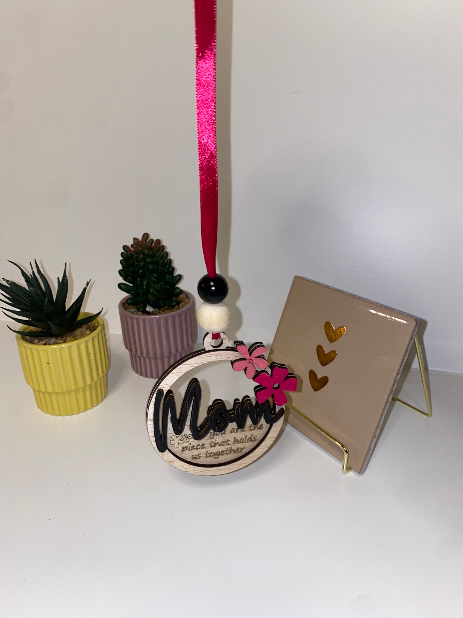 Liefdevol Mom Cadeau – Laser Gesneden Autohanger met Details