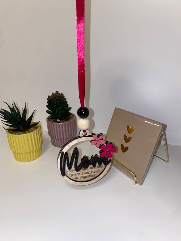 Liefdevol Mom Cadeau – Laser Gesneden Autohanger met Details