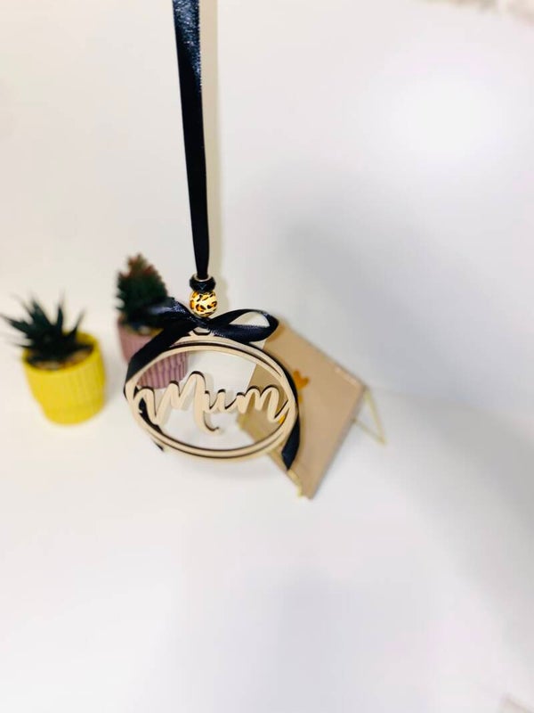 Stijlvolle Mama Auto Hanger 11x11 cm – Laser Uitgelaserd, Handverfd & Versierd met Strikje – Perfect Persoonlijk Cadeau