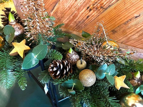 Kerststuk "Wintergoud"