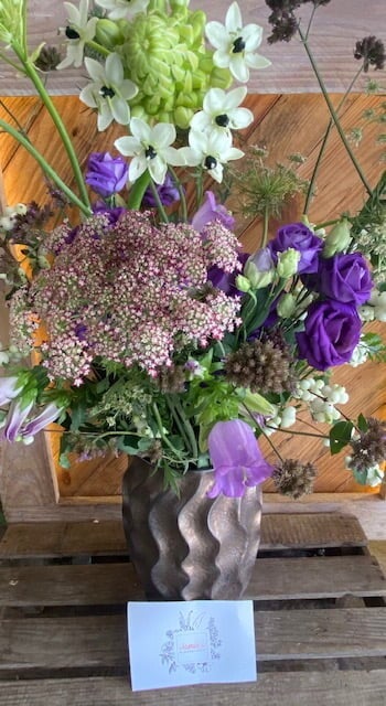 Boeket “Pluk de dag veld blauw – wit – paars”