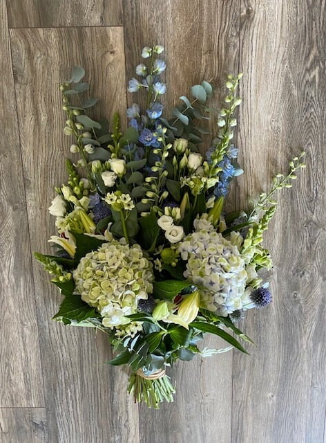 Rouwboeket "Veld blauw wit"