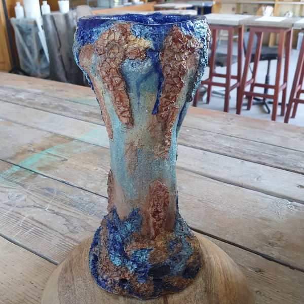 Copalera – Rotsstijl met 4 Obsidiaan Pijlen